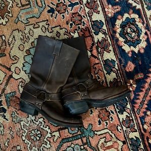 Frye & CO. Tall Leather Harness Moto Boot. Oiled leather. Brown. Size 8.5